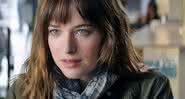 Dakota Johnson em Cinquenta Tons de Cinza - Divulgação/Universal Pictures