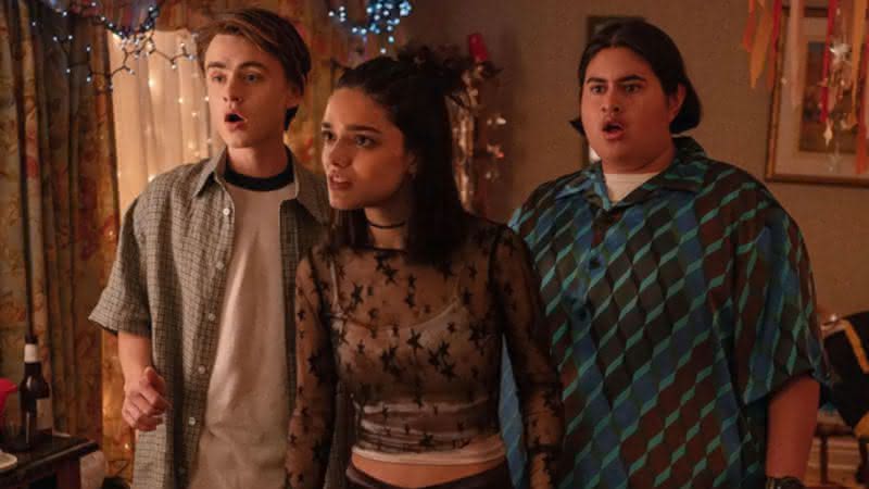 Jaeden Martell, Rachel Zegler e Julian Dennison em "Y2K" - Divulgação/A24