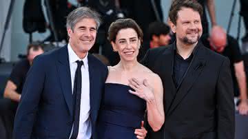 Walter Salles, Fernanda Torres e Selton Mello na exibição de "Ainda Estou Aqui" no Festival de Veneza - Stephane Cardinale - Corbis/Getty Images