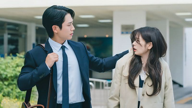 por Jung Hae-in e Jung So-min em "O Amor Mora ao Lado" - Divulgação/Netflix