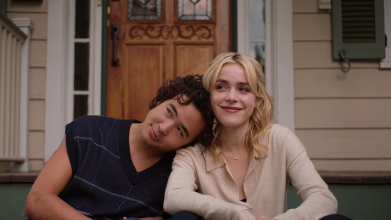 Kiernan Shipka e Nico Hiraga em Sweethearts - Divulgação/Max