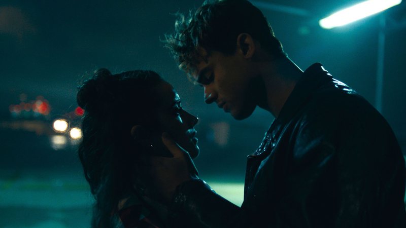 Asha Banks e Matthew Broome em Minha Culpa: Londres - Divulgação/Prime Video