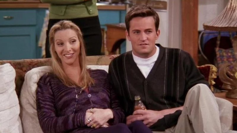 Lisa Kudrow revela que encontrou recado deixado por Matthew Perry em presente de Friends - Divulgação/Warner Bros.