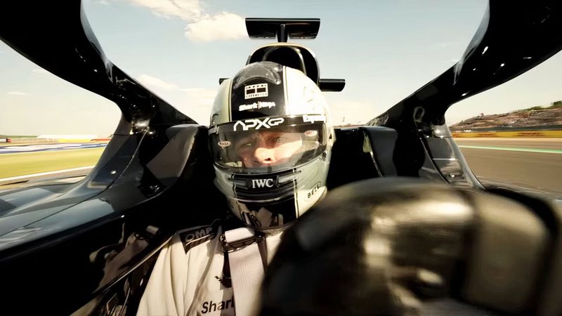 Brad Pitt disputa posições em carro de Fórmula 1 no teaser de F1 - Divulgação/Warner Bros. Pictures