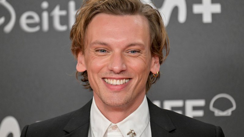 Jamie Campbell Bower é anunciado no elenco da 3ª temporada de Os Anéis de Poder - Juan Naharro Gimenez/WireImage