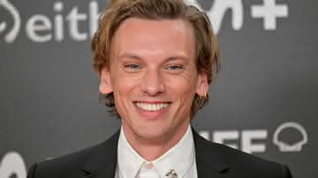 Jamie Campbell Bower é anunciado no elenco da 3ª temporada de Os Anéis de Poder - Juan Naharro Gimenez/WireImage