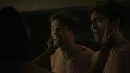 Robert Pattinson em Mickey 17 - Divulgação/Warner Bros.