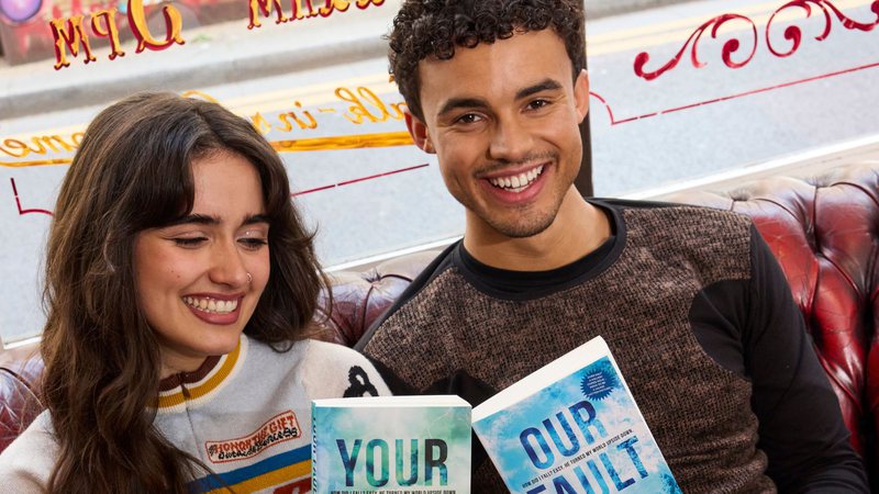 Asha Banks e Matthew Broome são as estrelas de Minha Culpa: Londres - Divulgação/Prime Video