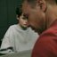 Adolescência se torna a segunda série mais assistida da história da Netflix
