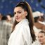 Anne Hathaway revela desafios de novo filme da A24, 'Mother Mary'