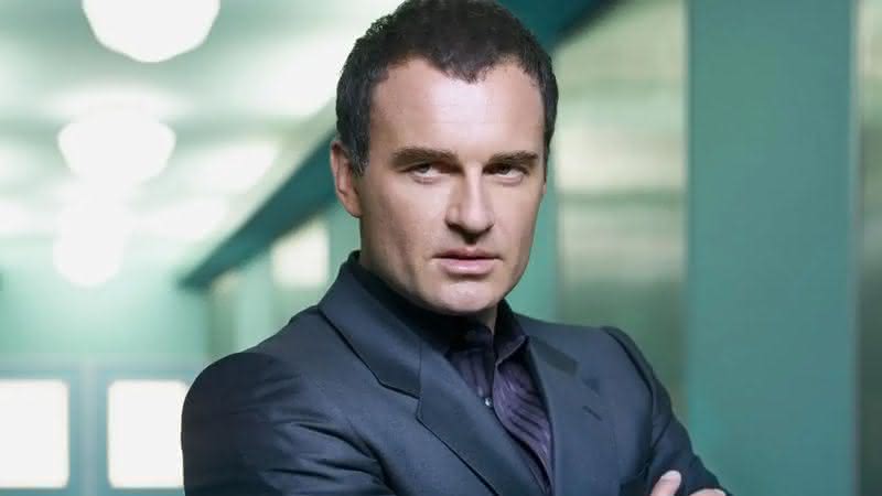 Causa da morte de Julian McMahon é revelada após batalha privada contra câncer - Divulgação