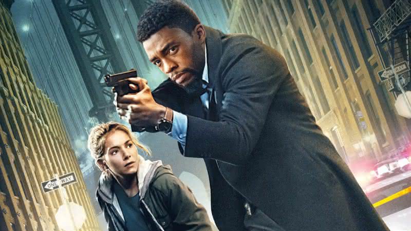 Cena do filme Crime sem Saída, estrelado por Chadwick Boseman e Siena Miller - Divulgação/STX Films