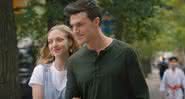 Amanda Seyfried e Finn Wittrock estrelam o longa - (Reprodução/Sony Pictures)