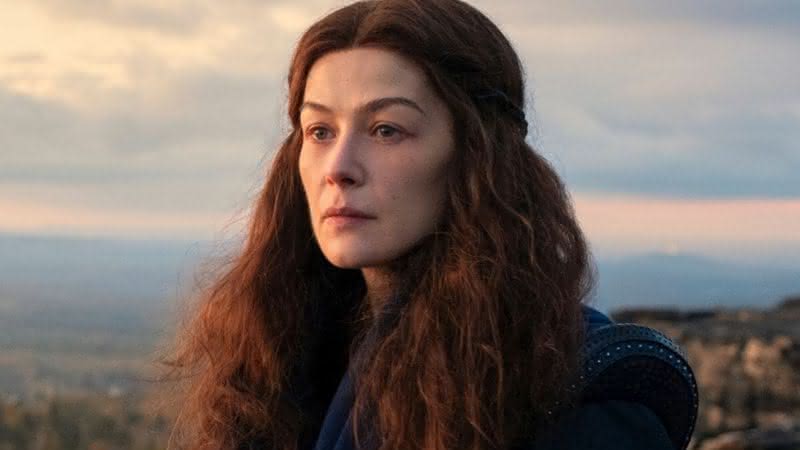 Rosamund Pike é a protagonista de "A Roda do Tempo" - (Divulgação/Prime Video)