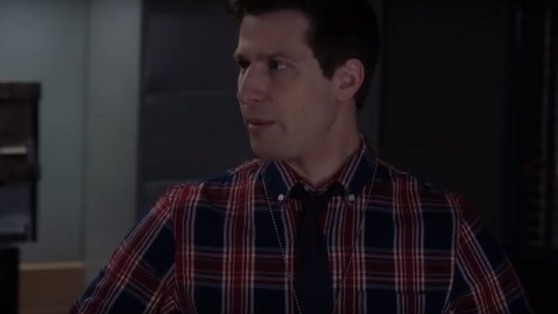 Andy é um dos protagonistas da série Brooklyn Nine-Nine - Reprodução/Youtube