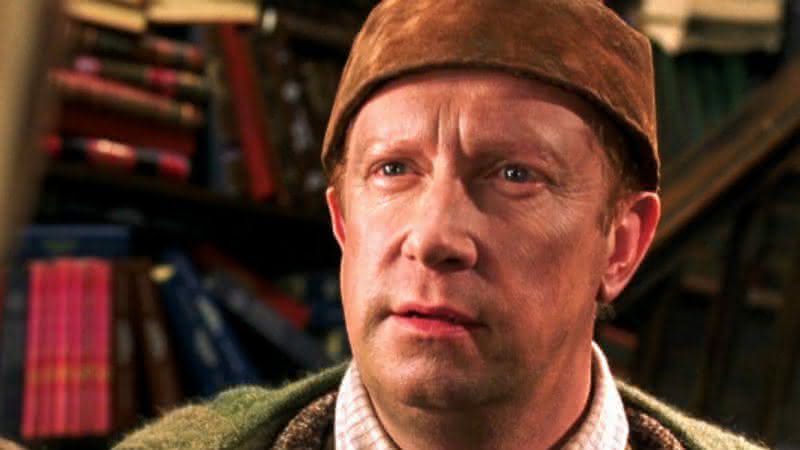 Mark Williams interpretou o Arthur Weasley, pai do melhor amigo de Harry Potter, na franquia - Youtube