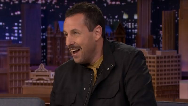 Adam Sandler no programa de Jimmy Fallon - YouTube/The Tonight Show