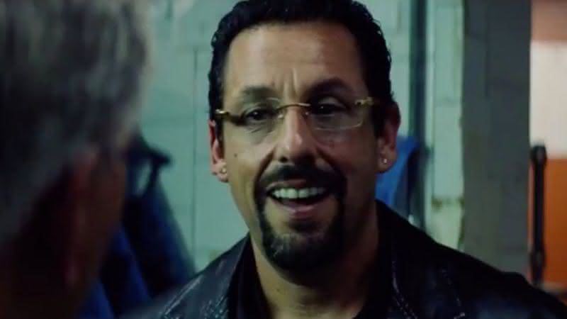 Adam Sandler em cena de Joias Brutas - Netflix