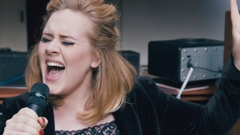 Adele em apresentação da música When We Were Young - YouTube