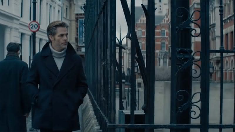 Chris Pine desconfia da própria equipe no trailer de "All the Old Knives" - Divulgação/Amazon Prime Video