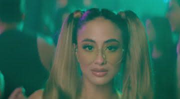 Ally Brooke no clipe de Higher, com Matoma - Reprodução/Youtube