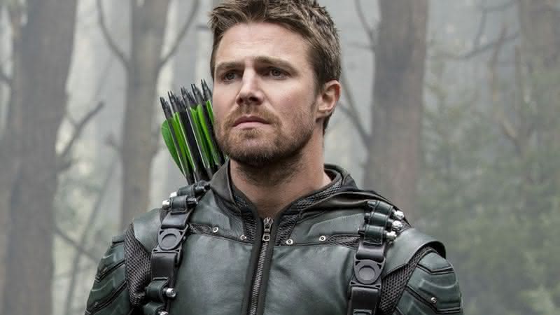 Stephen Amell é o protagonista de Arrow - CW