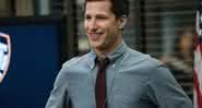 Andy Samberg é o protagonista de "Brooklyn Nine-Nine" - Divulgação/NBC