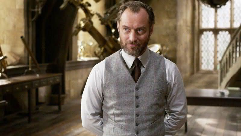 "Animais Fantásticos 3": Jude Law manda recado para os fãs e anuncia novo trailer para esta semana - Divulgação/Warner Bros.