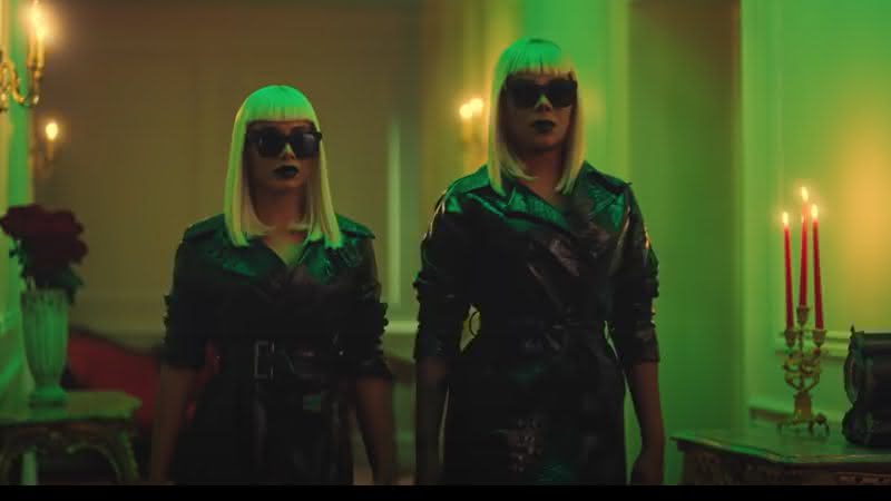 Anitta e Ludmilla no clipe de Onda Diferente - YouTube