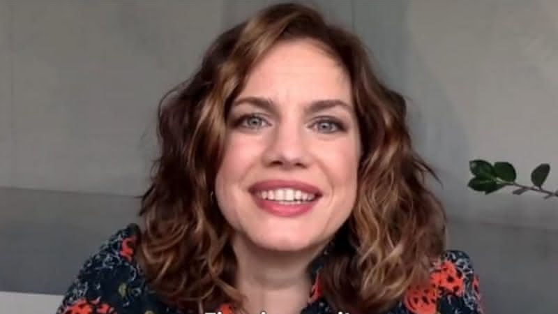 Anna Chlumsky, de "Inventando Anna", testa seu português em vídeo divertido da Netflix - Reprodução/Netflix