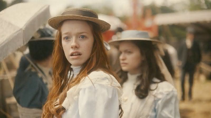 A protagonista Amybeth McNulty como a personagem Anne Shirley em cena da série - Netflix