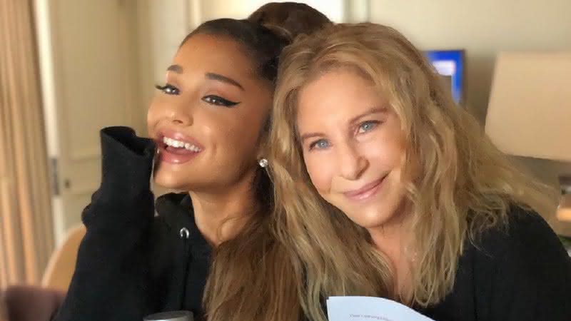 Ariana Grande e Barbra Streisand nos bastidores do show em Chicago. Reprodução/Instagram