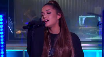 Ariana Grande em apresentação para o BBC Live Lounge - YouTube