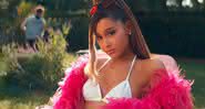 Ariana Grande no clipe da música que carrega o nome de seu quinto álbum de estúdio - YouTube