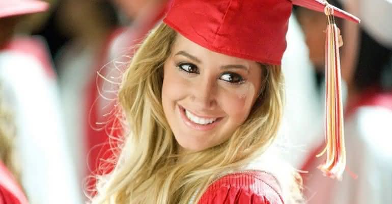 Ashley Tisdale como Sharpay Evans em "High School Musical 3" - Reprodução/Disney