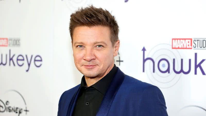 Jeremy Renner foi levado ao hospital após ser atropelado por uma máquina de remoção de neve no último domingo. Confira! - Getty Images