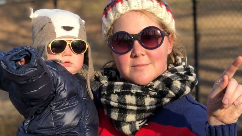 Amy Schumer e o filho em foto publicada em seu perfil - Instagram