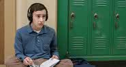 Keir Gilchrist interpretando Sam na primeira temporada de Atypical - Divulgação/Netflix