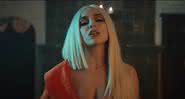 Ava Max em cena do clipe - Reprodução/YouTube