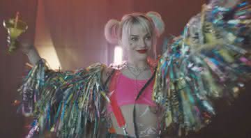 Margot Robbie caracterizada como Arlequina - Warner Bros.