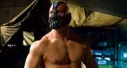 Bane em Batman: O Cavaleiro das Trevas Ressurge, de 2012 - Warner Bros.