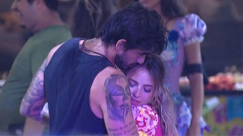 Guilherme e Gabi Martins se abraçam no BBB20 - Reprodução/Globoplay