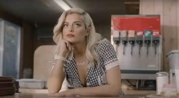 Bebe Rexha no clipe de Meant To Be - YouTube