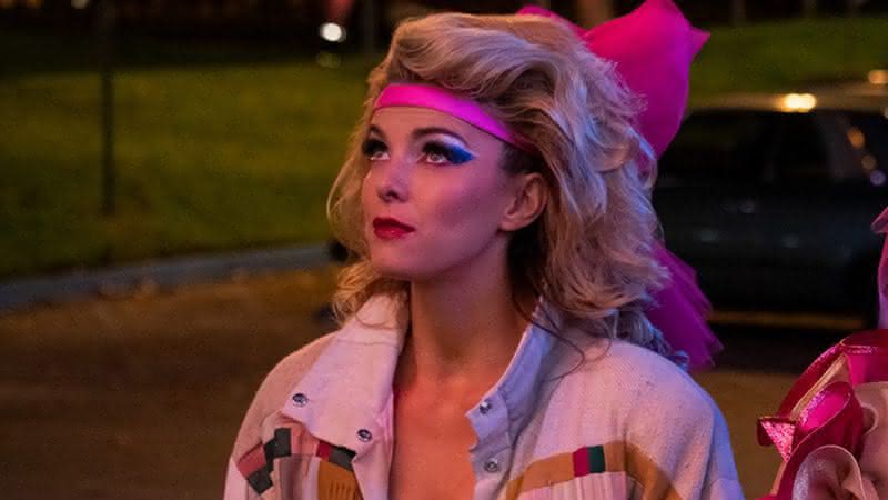 Betty Gilpin em Glow - Netflix