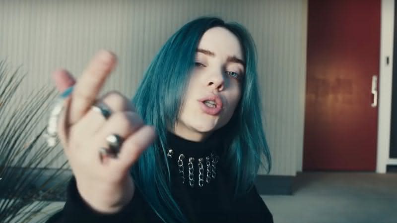 Billie Eilish no clipe de Bad Guy - YouTube