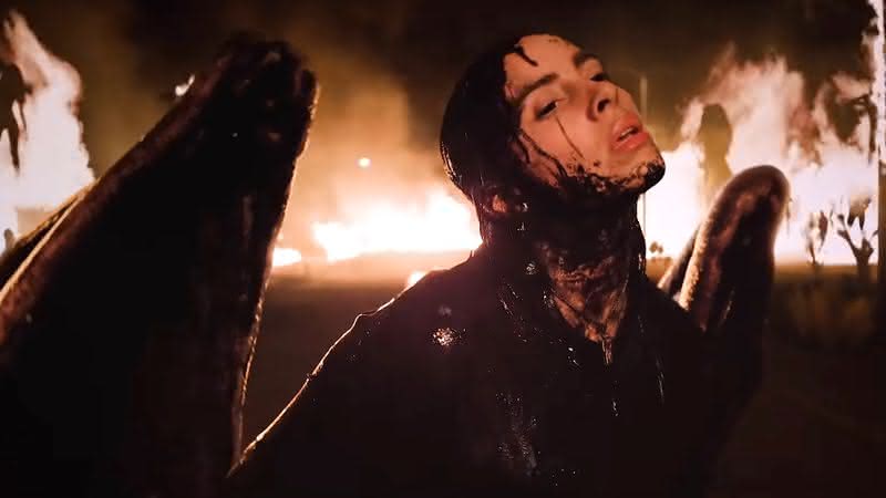 Billie em clipe de All The Good Girls Go To Hell - Reprodução/YouTube