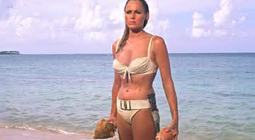 Ursula Andress usou o famoso biquíni no primeiro filme de James Bond - Divulgação/Warner Bros.