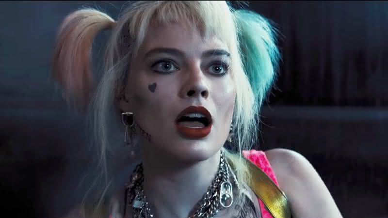 Margot Robbie como Arlequina em Aves de Rapina - YouTube/Warner Bros.