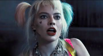 Margot Robbie como Arlequina em Aves de Rapina - YouTube/Warner Bros.