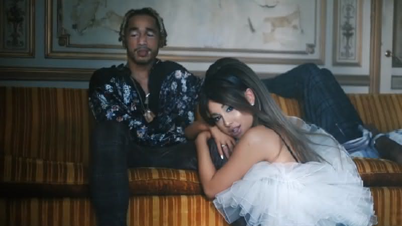 Ariana Grande e Mikey Foster, do Social House, no clipe de boyfriend